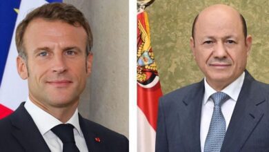 رئيس مجلس القيادة يهنئ بالعيد الوطني الفرنسي