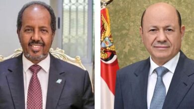 رئيس مجلس القيادة يهنئ بذكرى استقلال الصومال