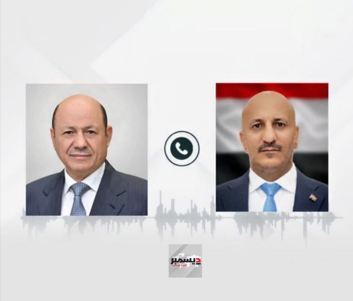 رئيس مجلس القيادة يهنئ طارق صالح بضبط شحنة أسلحة إيرانية ضخمة