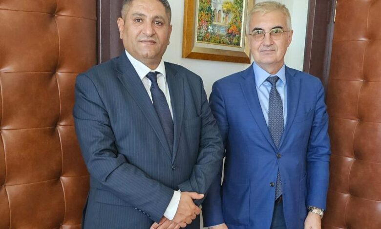 شمر يبحث مع مسؤول بلغاري تعزيز العلاقات الثنائية وتطورات الأوضاع في اليمن
