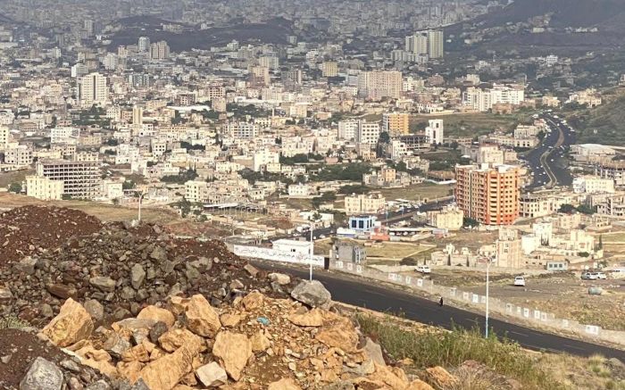 صنعاء.. العثور على جثة شاب مفصولة الرأس مدفونة تحت صبة إسمنتية