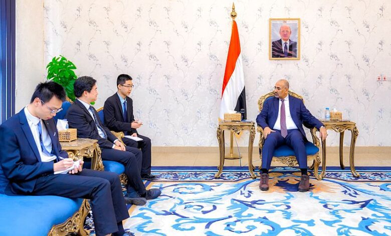 عضو مجلس القيادة اللواء الزبيدي يؤكد حاجة اليمن للخبرات الصينية لإعادة تأهيل قطاع الكهرباء