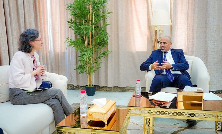 عضو مجلس القيادة اللواء الزُبيدي يبحث مع السفيرة الفرنسية تطورات المشهد السياسي والاقتصادي