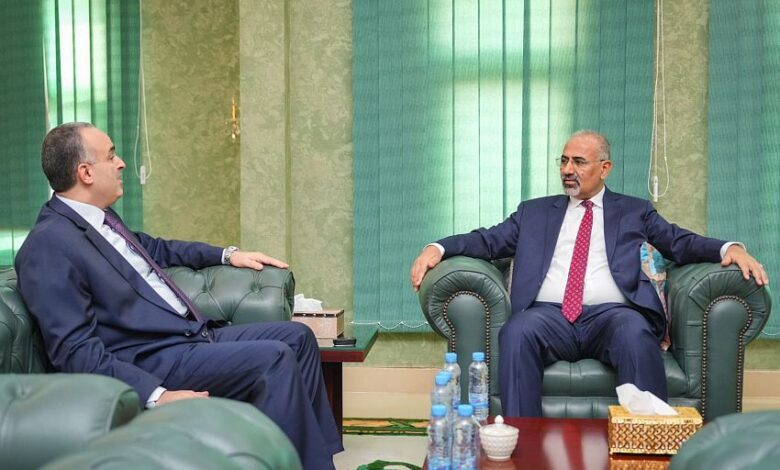 عضو مجلس القيادة اللواء الزُبيدي يشدد على ضبط العملية الإيرادية وتوريد الموارد إلى البنك المركزي