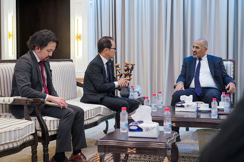 عضو مجلس القيادة اللواء الزُبيدي يناقش مع السفير الياباني سبل مضاعفة الدعم التنموي لليمن