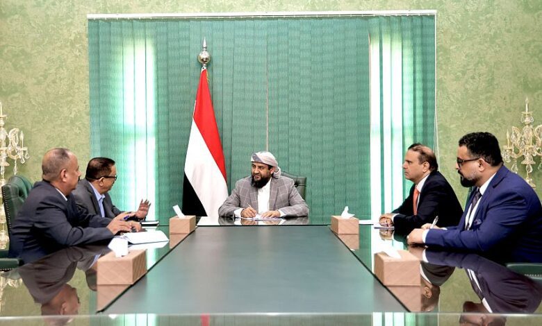 عضو مجلس القيادة المحرّمي يطلع على أوضاع الخطوط الجوية اليمنية ويشدد على ضرورة النهوض بقطاع الطيران