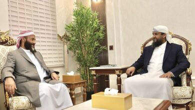 عضو مجلس القيادة يناقش مع وزير الأوقاف تعزيز نشر الوسطية وتطوير خدمات الحج