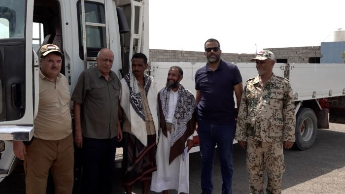 غداة استكمال رحلته العلاجية.. تسليم شاحنة مواطن بعد صيانتها إثر حادث عرضي مع موكب طارق صالح
