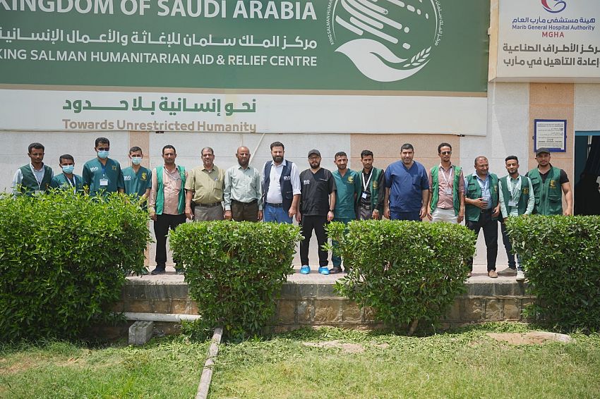 فريق من وزارة الصحة يتفقد سير العمل في مركز الأطراف الصناعية بمأرب