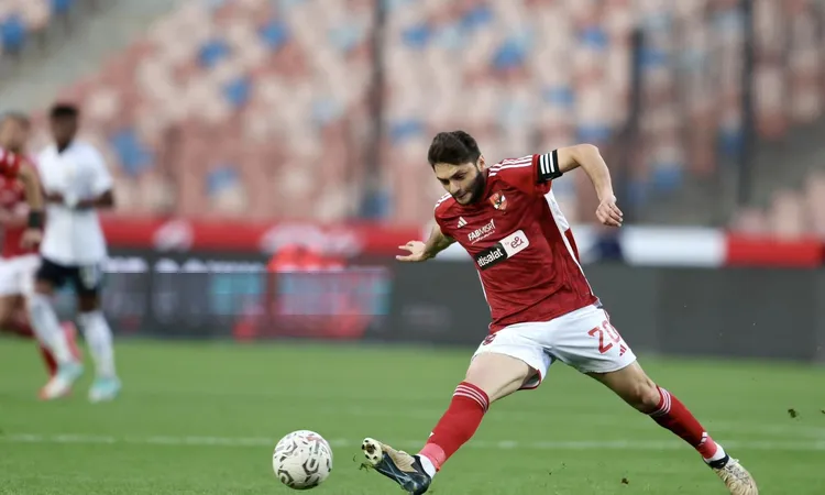كريم نيدفيد ورضا سليم ينتظران حسم رحيلهما.. ملامح قائمة الأهلي في الموسم الجديد
