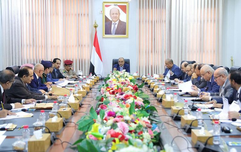 مجلس الوزراء يناقش مستجدات الأوضاع الاقتصادية والخدمية والخطط المنسقة مع البنك المركزي لمواجهة تراجع العملة