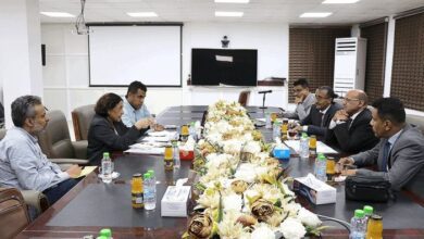 محافظ البنك المركزي يبحث مع خبراء العقوبات مستجدات القطاع المصرفي وتحركات البنوك نحو عدن