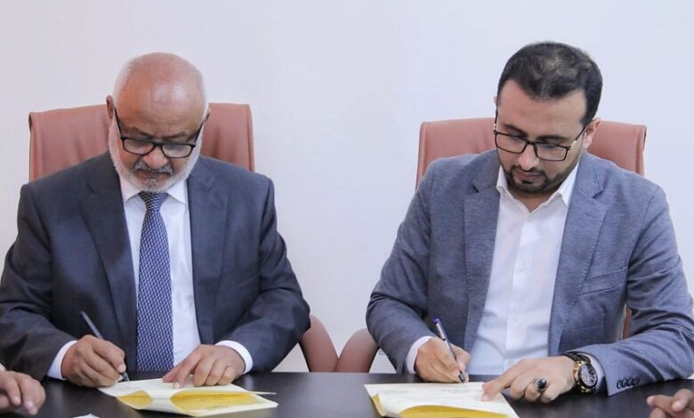 محافظ الحديدة ورئيس هيئة الأراضي يوقعان اتفاقية المخطط العام لتنظيم وتطوير الخوخة