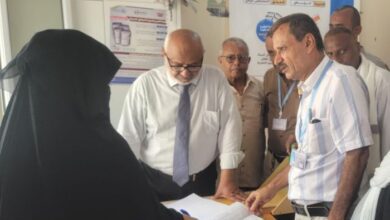 محافظ الحديدة يتفقد مستشفى حيس ويشدد على تحسين العمل الصحي