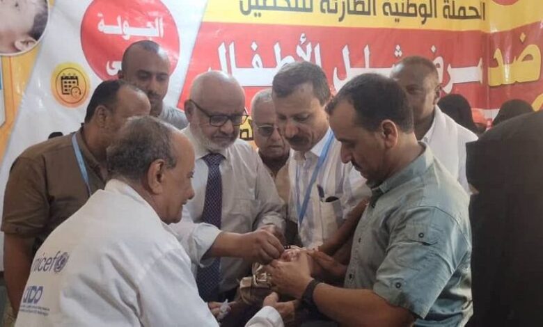 محافظ الحديدة يدشن حملة التحصين ضد شلل الأطفال بالمحافظة