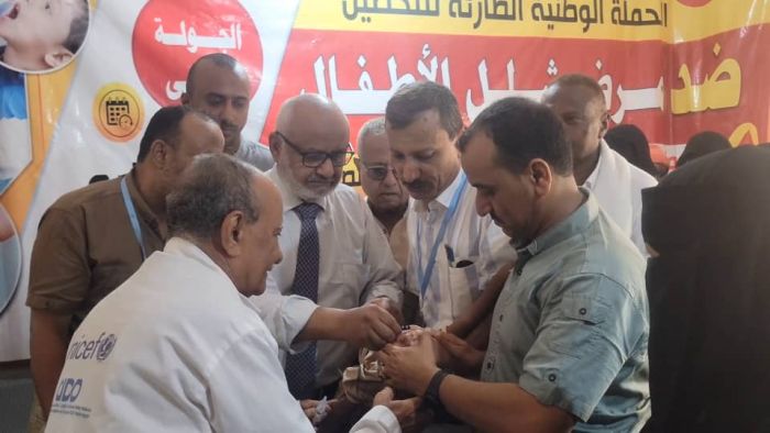 محافظ الحديدة يدشّن حملة التحصين ضد شلل الأطفال ويدعو إلى التفاعل المجتمعي