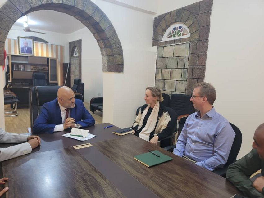 محافظ تعز يبحث مع المستشار الأول لمكافحة الألغام في الأمم المتحدة دعم جهود نزع الالغام