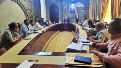 محافظ تعز يبحث مع قيادات الأحزاب سُبل تحسين الخدمات ومكافحة الفساد