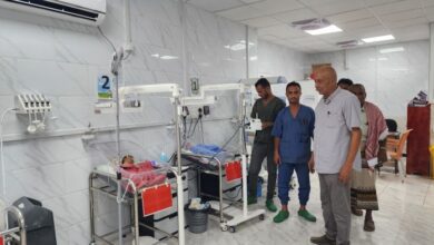 مدير المخا يطّلع على خدمات مستشفى المديرية ويشيد بالرعاية المقدمة للمرضى