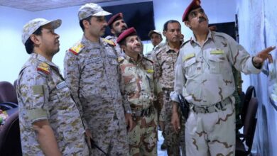 مدير دائرة العمليات الحربية يزور المنطقة السادسة ويُشيد بخطط الانتشار والتأهيل التخصصي