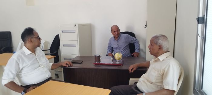 مدير عام ذو باب المندب يتفقد مشاريع تنموية برفقة لجنة من المحافظة