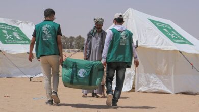 مركز الملك سلمان يوزّع مساعدات إيوائية طارئة للأسر المتضررة من الحرائق بمأرب