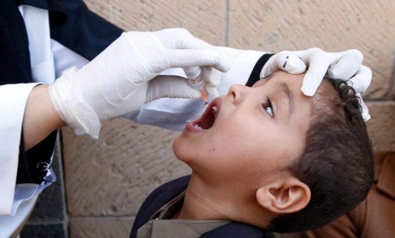 مكتب الصحة بمأرب يعلن نجاح حملة التحصين ضد شلل الأطفال بالمحافظة بنسبة 105بالمائة