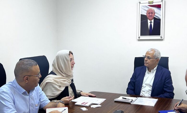 نائب وزير الخارجية يشيد بالدور الإنساني للاتحاد الدولي للصليب الاحمر في اليمن