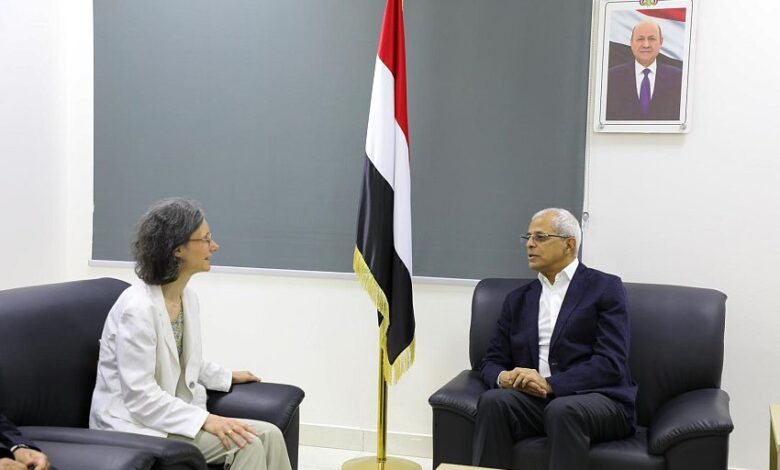 نائب وزير الخارجية يناقش مع السفيرة الفرنسية توسيع مجالات الشراكة في الجوانب الثقافية والتنموية والاقتصادية