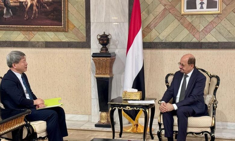 وزير الخارجية يبحث مع السفير الكوري سبل تعزيز العلاقات الثنائية بين البلدين