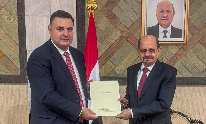 وزير الخارجية يتسلّم نسخة من أوراق اعتماد السفير الجورجي