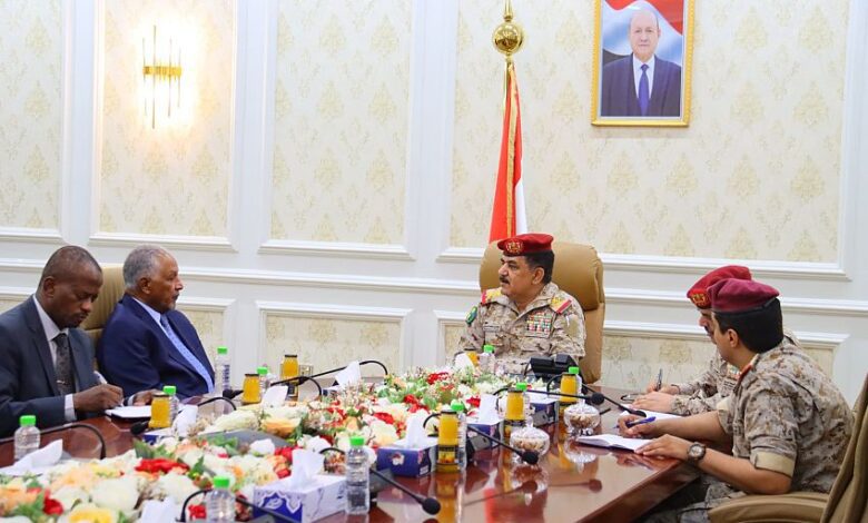 وزير الدفاع يلتقي في عدن سفيري السودان واليابان