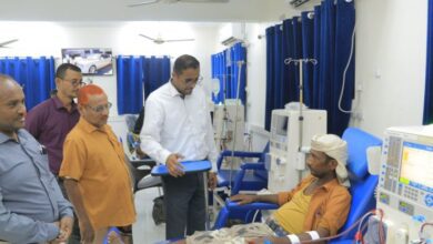 وكيل أول الحديدة يزور مركز الغسيل الكلوي بالخوخة ومركز موشج الصحي