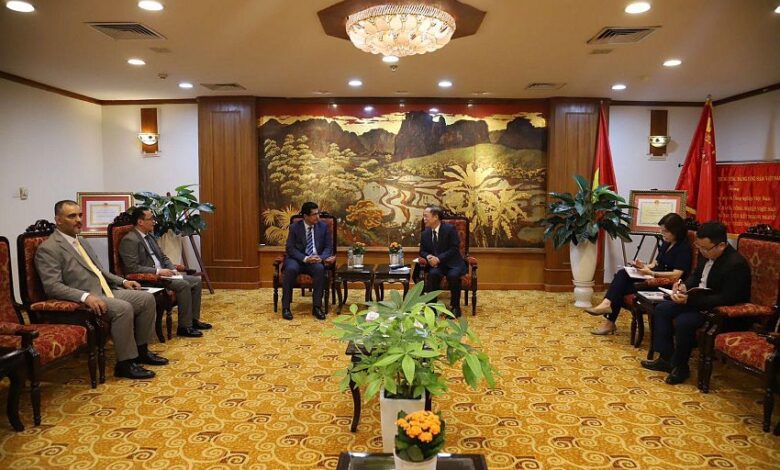 وكيل وزارة الخارجية يبحث مع غرفة التجارة والصناعة الفيتنامية تعزيز الشراكة الاقتصادية