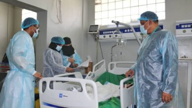 وكيلة محافظة تعز تزور جرحي استهداف المليشيات الحوثية لمحطة وقود