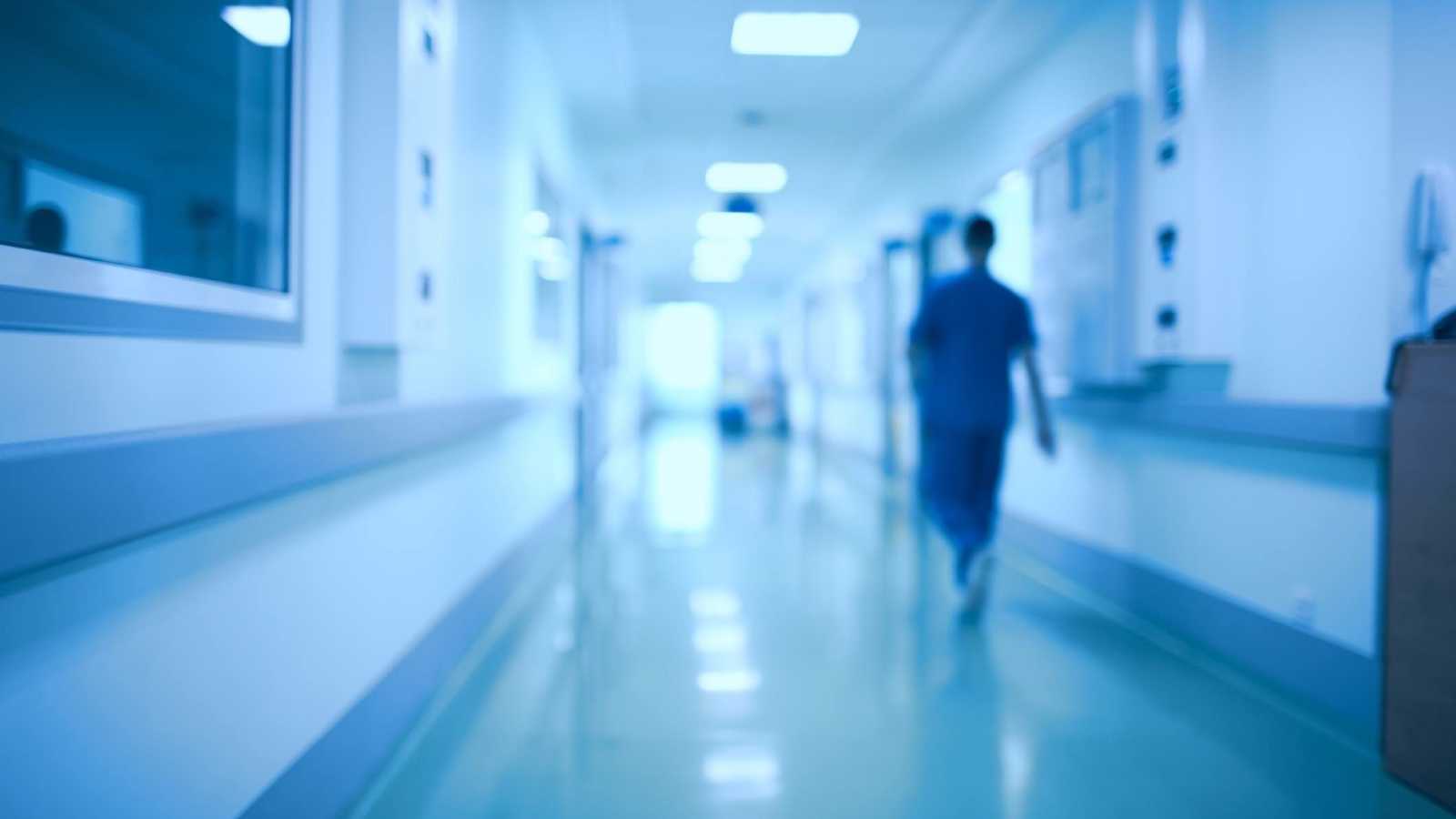 أم بالتبني متهمة بإساءة مروعة لطفل معاق