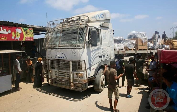 الأغذية العالمي" يدعو للسماح بدخول 100 شاحنة يوميا لغزة