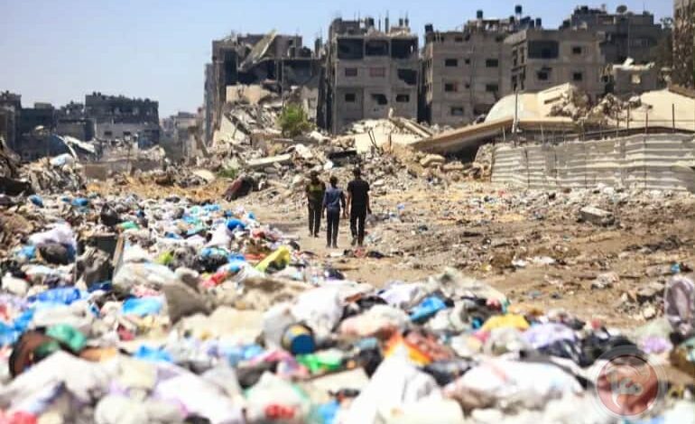 تراكم النفايات قنبلة صحية موقوتة تهدد حياة النازحين