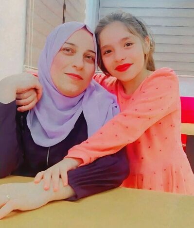 ميار تنعى والدتها التي استشهد على بعد أمتار منها
