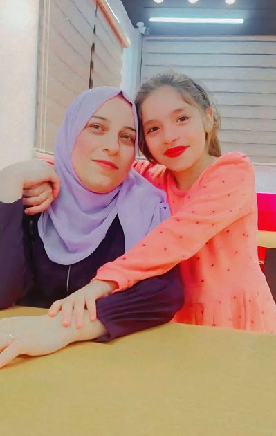 ميار تنعى والدتها التي استشهد على بعد أمتار منها