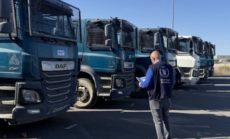 إدخال شاحنات وحدات دم ومستهلكات طبية لغزة