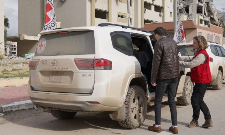 إسرائيل تفرج عن ستة أسرى من قطاع غزة