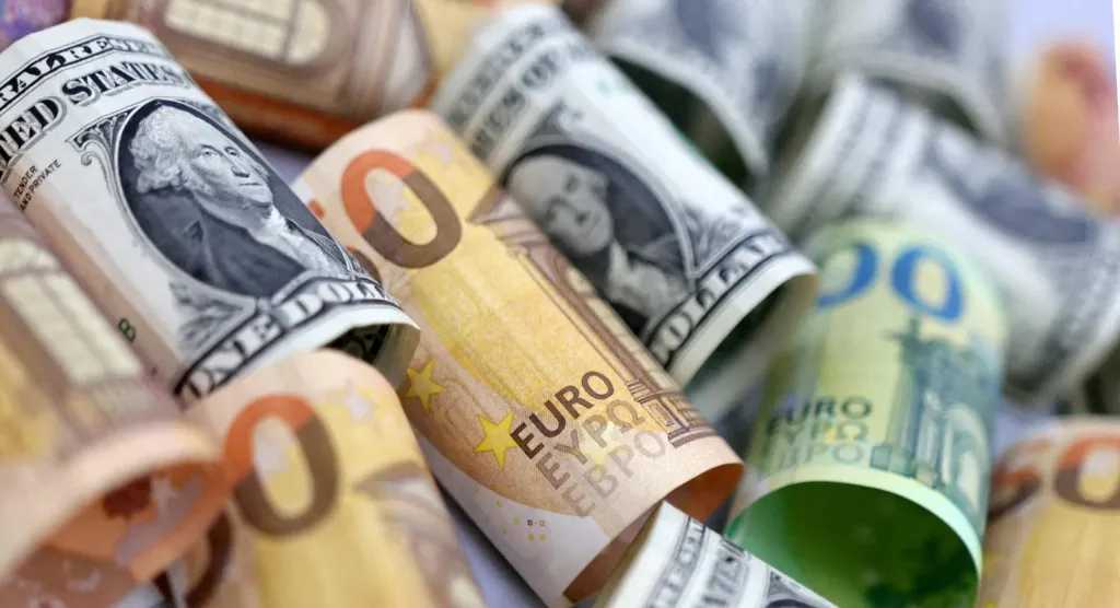 تحديثات-أسعار-صرف-العملات-الأجنبية-في-مصر-مقابل-الجنيه-المصري-اليوم-الأحد-10-–-8-2025-لحظة-بلحظة