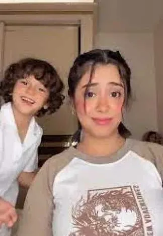 اخبار-اليمن-الان-|-شاهد…الفنانة-اليمنية-”هديل-مانع”-تثير-اعجاب-الكثيرين-بحديثها-عن-تجربة-ملهمة-في-حياتها