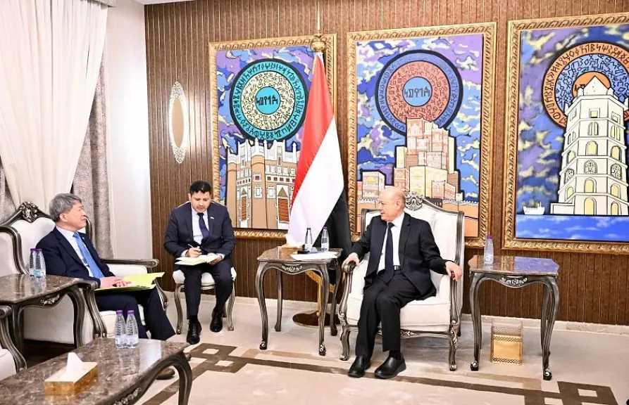 اخبار-اليمن-الان-|-الرئيس-العليمي-يدعو-إلى-تعزيز-الشراكة-اليمنية-الكورية-لدعم-الإعمار-والأمن-البحري