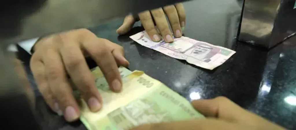 اخبار-اليمن-الان-|-بكم-أصبح-الدولار-والريال-السعودي؟-إليك-أسعار-صرف-العملات-الأجنبية-أمام-الريال-اليمني-اليوم-صباح-اليوم