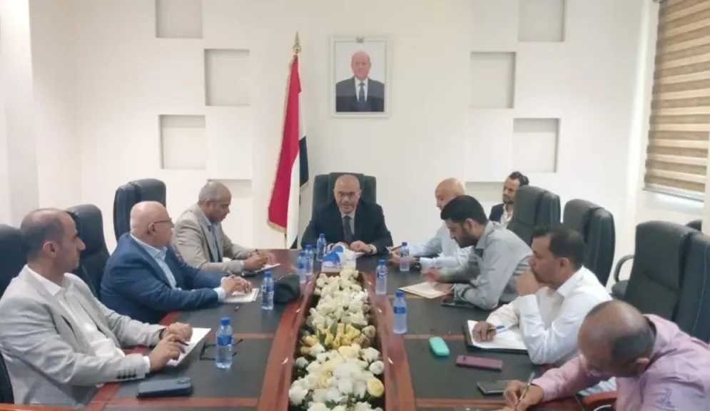 اخبار-اليمن-الان-|-نقل-الاتصالات-من-صنعاء-إلى-عدن-وحصر-أعداد-المشتركين.-خطة-وتحركات-جديدة-للحكومة-الشرعية