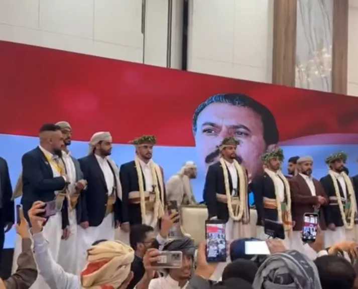 اخبار-اليمن-الان-|-مشهد-مؤثر.-شاهد-النشيد-الوطني-يصدح-في-زفاف-نجل-علي-عبدالله-صالح-و-وقوف-الجميع-إجلالًا-للجمهورية-اليمنية