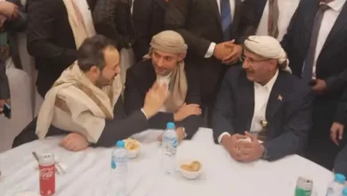 اخبار-اليمن-الان-|-شاهد-طارق-صالح-وهاشم-الأحمر-جنبًا-إلى-جنب-في-رسالة-قوية.-وحدة-الصف-و-لا-عدو-اليوم-الا-الحوثي