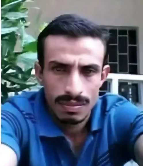 اخبار-اليمن-الان-|-عقب-انتشار-رائحتها.-العثور-على-جثة-عامل-في-مارب-بعد-أيام-على-قتله-وحرق-وجهه-ورميه-بالحجارة